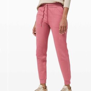 Lululemon Scuba High-Rise Jogger *Fleece 28"
Brier Rose